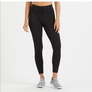 Vuori high waisted daily legging size S.